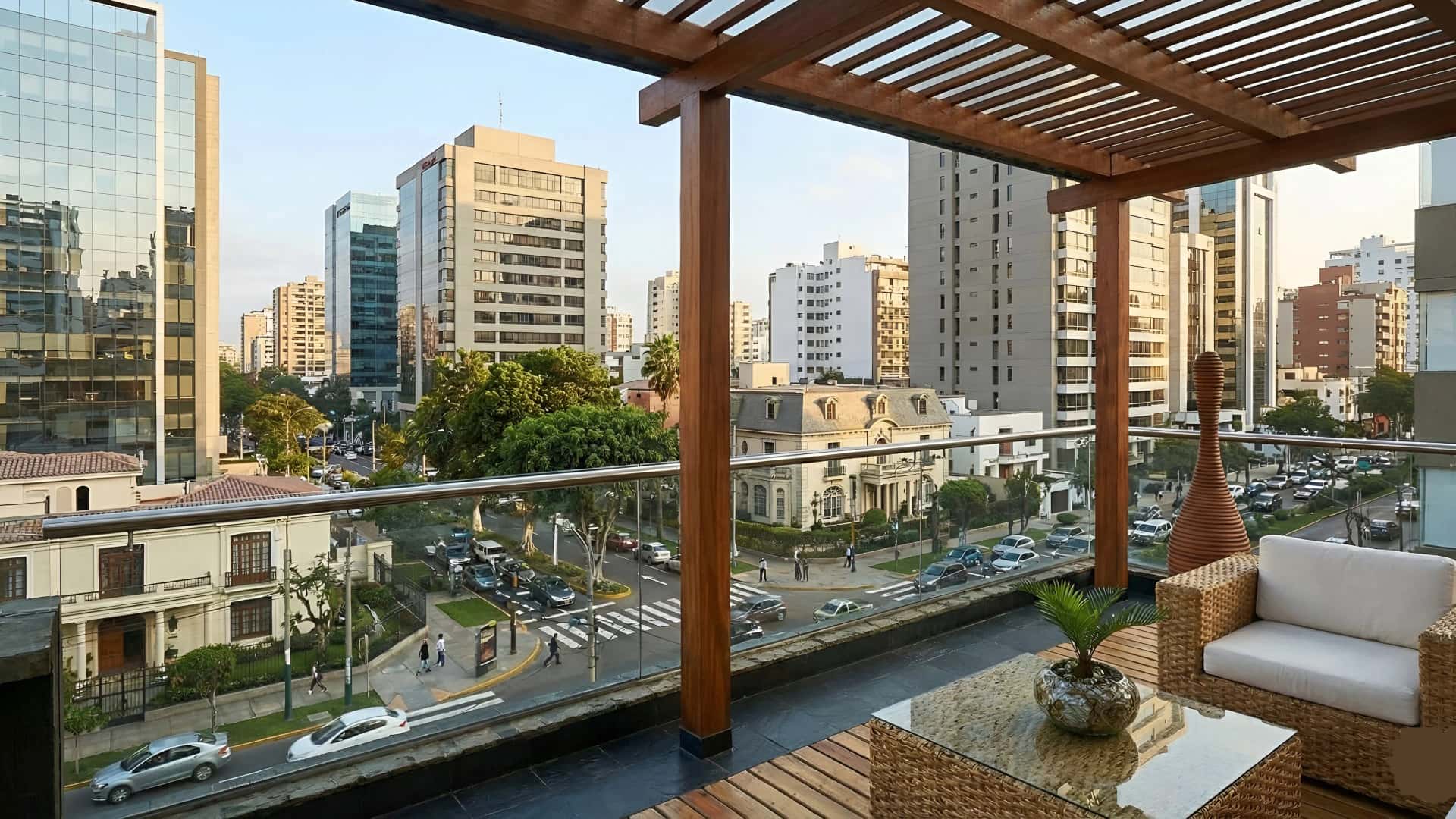 Terraza diseñada por Comfort Studio en Lima